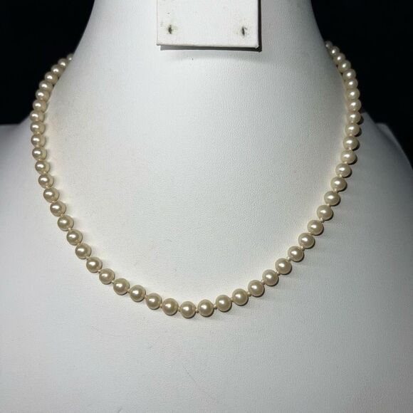 Vintage Made in Japan Faux Pearl Necklace - Picture 1 of 6